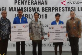 Lippo bantu beasiswa bagi mahasiswa berprestasi di NTT