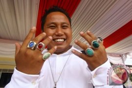 Narji kunjungi dan hibur anak-anak korban tsunami Selat Sunda