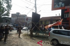 Bawaslu Labura lakukan penertiban APK serentak