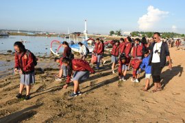 Kesbangpol gandeng PPI Denpasar gelar "Susur Pantai"