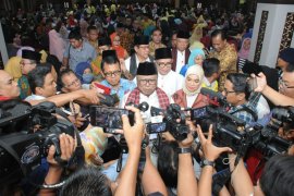 Oesman Sapta akan berangkatkan lima mahasiswa UNP ke luar negeri