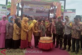 Bupati Mukomuko Buka Stand Pameran dan Promosi Daerah