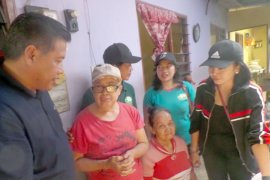 Ketua TP PKK Denpasar serahkan bantuan sembako RTM