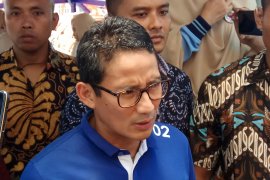 Cawapres Sandiaga disambut "emak-emak" di Bali
