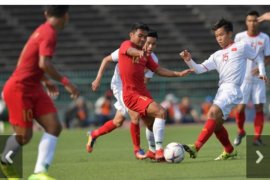 Tendangan bebas Luthfi Kamal antar Indonesia ke final Piala AFF U-22