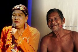 Kakek Sarnuni seniman lucu pemeran 'Ma Inang' yang belum bicara penonton sudah tertawa