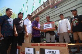 DPUPR Denpasar gelar lomba "tangkap bebek" di Sungai Badung