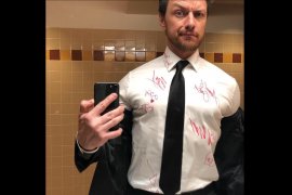 James McAvoy akan lelang kemeja dipenuhi tanda tangan selebritis Oscar