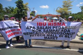 Unjuk Rasa Pedagang Hi-Tech Mall