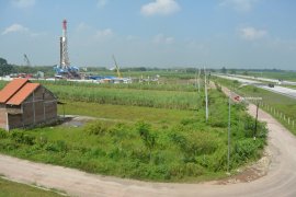 Trade balance deficit due to oil and gas sector