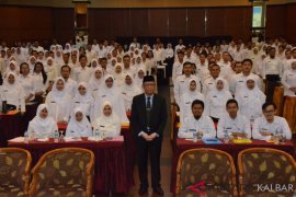 Sutarmidji serahkan SK pengangkatan 332 CPNS