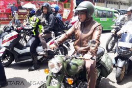 Sepeda motor Ridwan Kamil disita rumahnya merek Royal Enfield