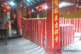 Warga Tionghoa padati kelenteng Hok Tek Che Tanjungpandan