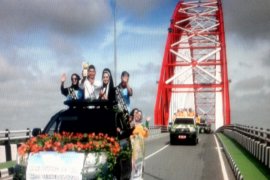 Adipura 2018 award paraded around Marabahan