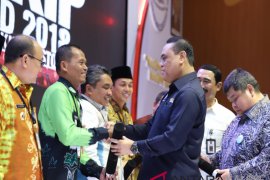 Bupati Tabalong Terima SAKIP Award 2018