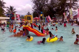 Libur Imlek pantai Pandan ramai pengunjung
