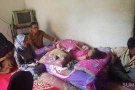 Ketua PKK Asahan kunjungi penderita kanker tiroid