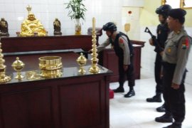 Tingkatkan Keamanan Perayaan Imlek, Polres Lumajang Sterilisasi Vihara