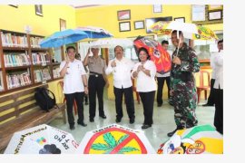 Wabup Sanggau apresiasi kreatifitas siswa SMP Kembayan