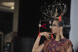 Kain khas Sumsel naik panggung Palembang Food and Fashion Festival Page 1 Small