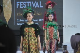 Kain khas Sumsel naik panggung Palembang Food and Fashion Festival Page 5 Small