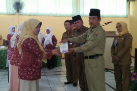 Sembilan guru TK Sijunjung terbitkan buku, dapat apresiasi bupati