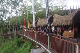 Setelah Nyepi, masyarakat bisa "Menjelajah Indonesia sehari" di Taman Nusa