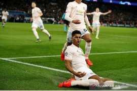 Penalti Rashford antar United tumbangkan PSG dan lolos perempat final