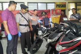 Satu pelaku ditembak, polisi Pariaman ungkap sindikat pencurian kendaraan bermotor (Video)