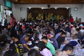 KPU Tanah Datar kerahkan 282 pekerja lipat surat suara pemilu