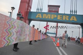 Jumputan terpanjang di atas jembatan Ampera Page 4 Small