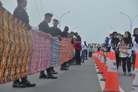 Jumputan terpanjang di atas jembatan Ampera Page 2 Small