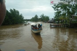 Perahu migran terbalik di Lesbon Yunani, tujuh tenggelam