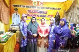 Desain warna alami paling diminati pada festival sasirangan