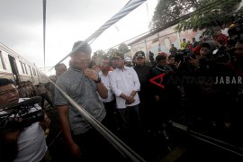 Menteri Perhubungan tinjau lokasi kecelakaan KRL