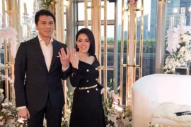 Syahrini sebut ia dan Reino sama-sama "single"