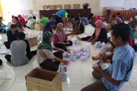 KPU Bojonegoro mulai lipat surat suara pemilu