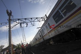 Perbaikan jaringan LAA paska kecelakaan KRL