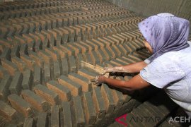 Penjualan Batu Bata Menurun