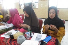 Perajut Kediri dapat pelatihan seni merajut Amigurumi