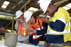 Mahasiswa Universitas Tasmania Australia Mengunjungi Tambang Amman Mineral