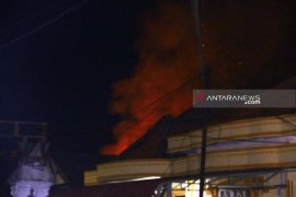 Polisi menduga istri terduga teroris gunakan "bom lontong"