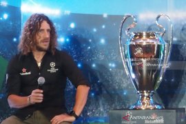 Carles Puyol sanjung Gerard Pique bek terbaik di dunia