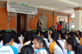 Diskes Denpasar lakukan vaksinasi kanker serviks kepada siswi