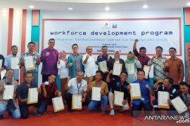 SKK Migas dan PT CPI serahkan 138 sertifikat tenaga ahli di Riau