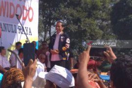 Kampanye di Siborongborong, Capres Joko Widodo "jual" tiga kartu sakti