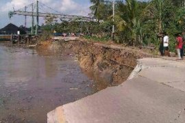 Jalan Poros Kukar-Balikpapan- Samarinda Lumpuh Total