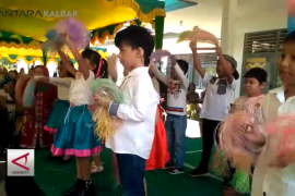 Pertunjukan pada HUT ke-47 SLB Dharma Asih Pontianak