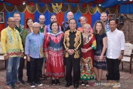 Bupati HSS jamu makan siang rombongan Finlandia-Estonia