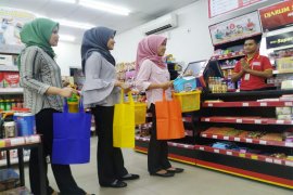 Alfamart Ajak Konsumen Kurangi Plastik Demi Kelestarian Lingkungan